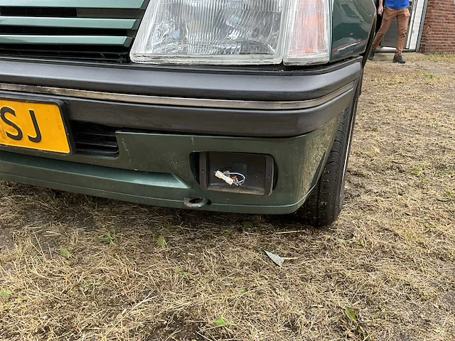 Peugeot - 205 - oldtimer (1992) - afbeelding 12 van  36