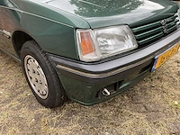 Peugeot - 205 - oldtimer (1992) - afbeelding 13 van  36