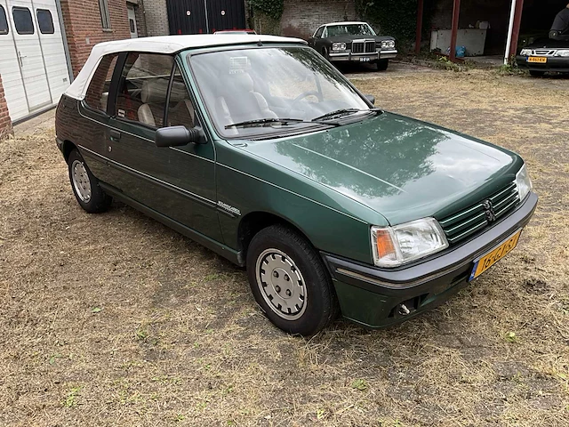 Peugeot - 205 - oldtimer (1992) - afbeelding 4 van  36