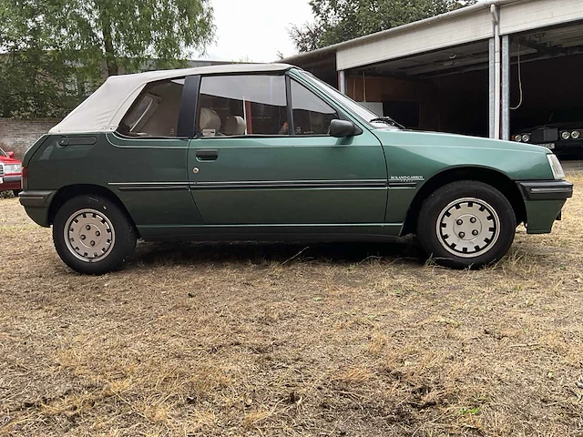 Peugeot - 205 - oldtimer (1992) - afbeelding 5 van  36