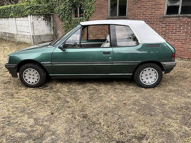 Peugeot - 205 - oldtimer (1992) - afbeelding 9 van  36