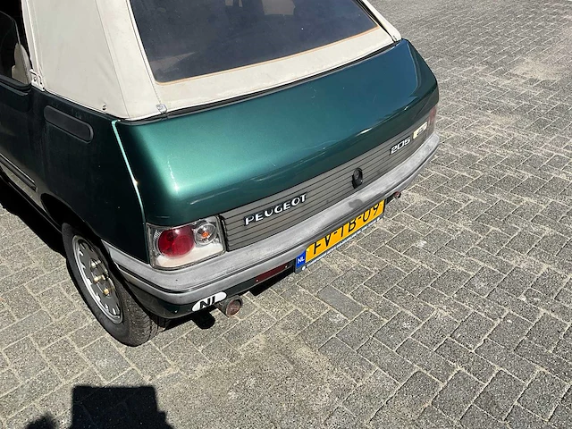 Peugeot - 205 cabriolet - 1.4 roland garros - afbeelding 11 van  14