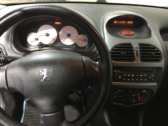 Peugeot - 206 - 1.4 air-line 2 - 33-rt-dn - afbeelding 10 van  20