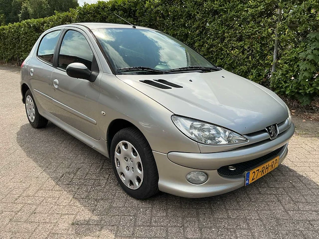 Peugeot - 206 - 1.4 air-line 2 - personenauto - afbeelding 7 van  13