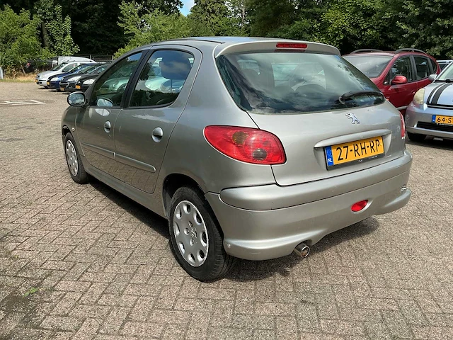Peugeot - 206 - 1.4 air-line 2 - personenauto - afbeelding 8 van  13