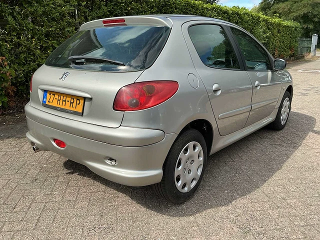 Peugeot - 206 - 1.4 air-line 2 - personenauto - afbeelding 9 van  13