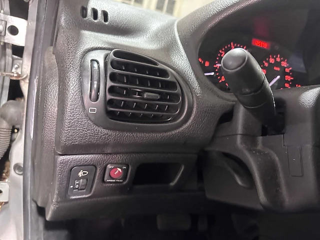 Peugeot - 206 - 1.4 xt automaat- 15-js-nk - afbeelding 3 van  18