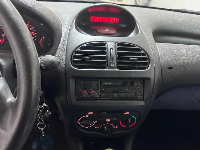 Peugeot - 206 - 1.4 xt automaat- 15-js-nk - afbeelding 4 van  18