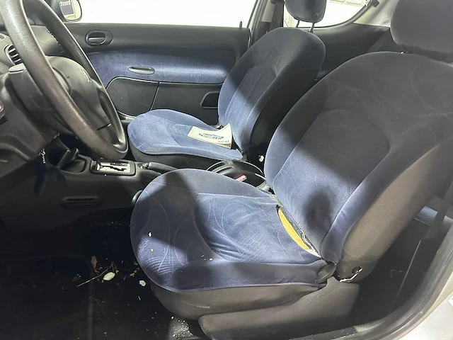 Peugeot - 206 - 1.4 xt automaat- 15-js-nk - afbeelding 6 van  18