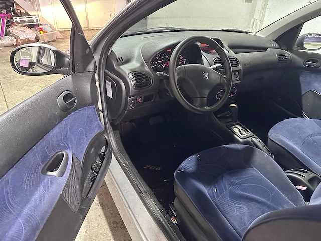 Peugeot - 206 - 1.4 xt automaat- 15-js-nk - afbeelding 17 van  18