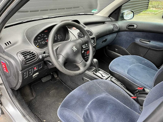 Peugeot - 206 - 1.6-16v gentry - 24-hp-vv - 2001 - afbeelding 2 van  20