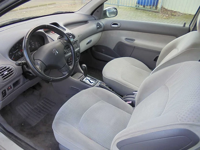 Peugeot - 206 - 1.6-16v gentry - 99-nh-fh - afbeelding 6 van  10