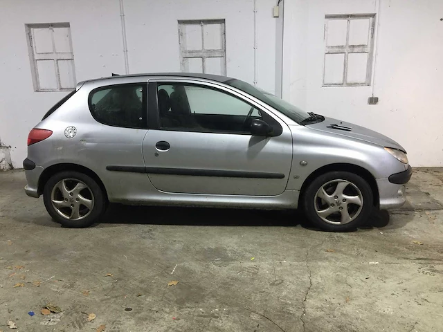 Peugeot - 206 - 1.6-16v xs - 71-jg-vp - afbeelding 18 van  21