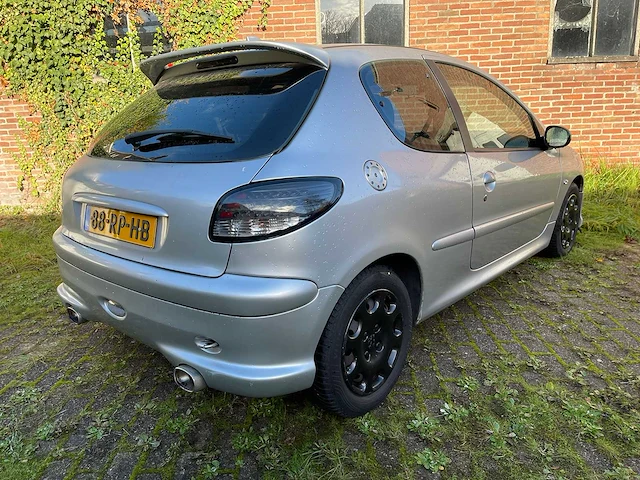 Peugeot - 206 - 2.0-16v gti - personenauto - afbeelding 16 van  18
