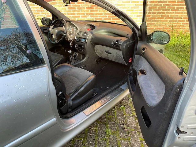 Peugeot - 206 - 2.0-16v gti - personenauto - afbeelding 17 van  18