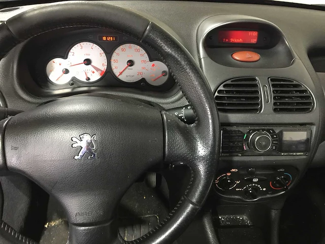 Peugeot - 206 cc - 1.6-16v - 1-xfn-11 - afbeelding 8 van  24
