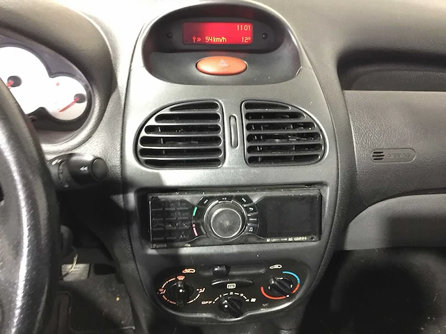 Peugeot - 206 cc - 1.6-16v - 1-xfn-11 - afbeelding 10 van  24