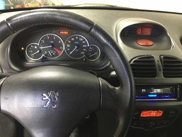Peugeot - 206 cc - 2.0-16v griffe - 95-sp-lr - afbeelding 2 van  17