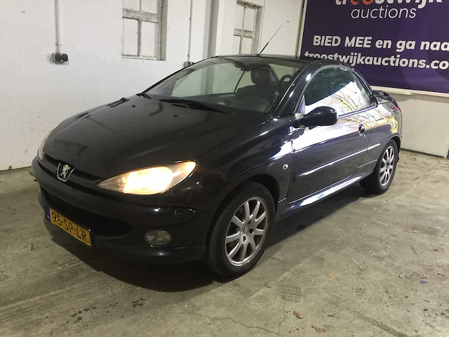 Peugeot - 206 cc - 2.0-16v griffe - 95-sp-lr - afbeelding 1 van  17