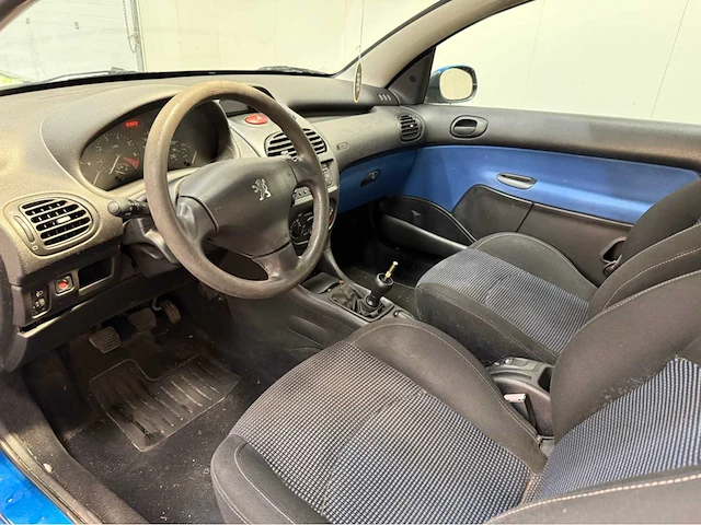 Peugeot - 206 cc - personenauto - 2002 - afbeelding 6 van  26