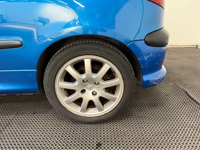 Peugeot - 206 cc - personenauto - 2002 - afbeelding 18 van  26