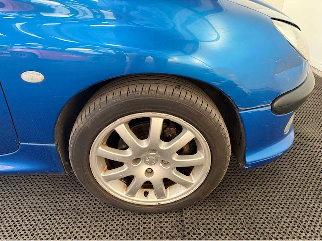 Peugeot - 206 cc - personenauto - 2002 - afbeelding 19 van  26