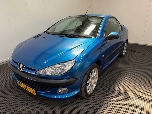 Peugeot - 206 cc - personenauto - 2002 - afbeelding 12 van  26