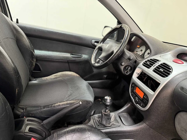 Peugeot - 206 gt - grand tourisme - personenauto - 1999 - afbeelding 4 van  26