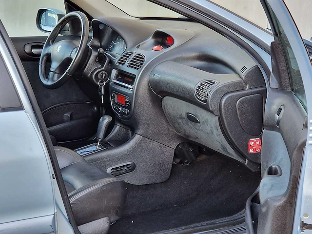 Peugeot - 206 sw - 1.6-16v xs - 28-lg-px - 2003 - nap - afbeelding 10 van  21