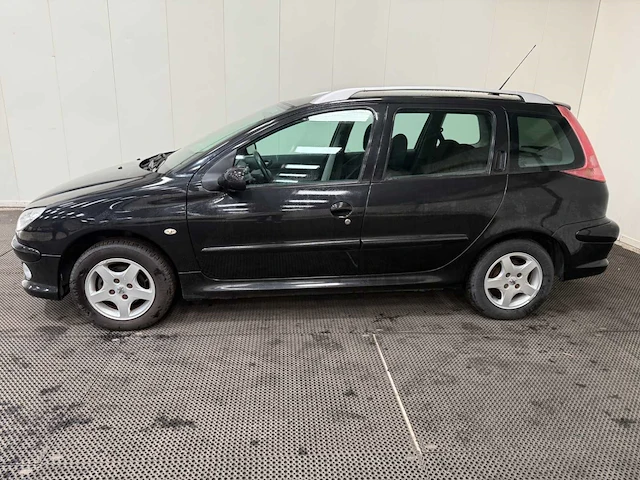 Peugeot - 206 sw - personenauto - 2006 - afbeelding 24 van  28