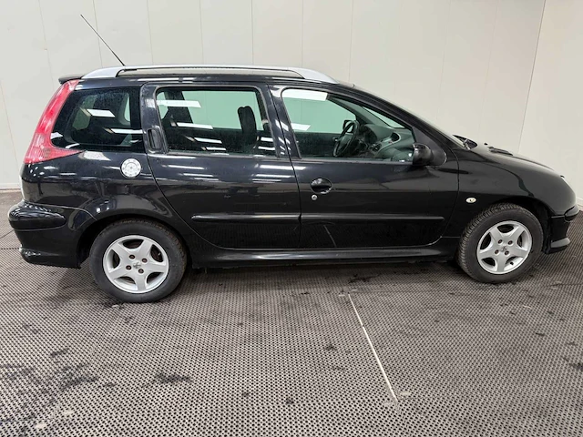 Peugeot - 206 sw - personenauto - 2006 - afbeelding 27 van  28