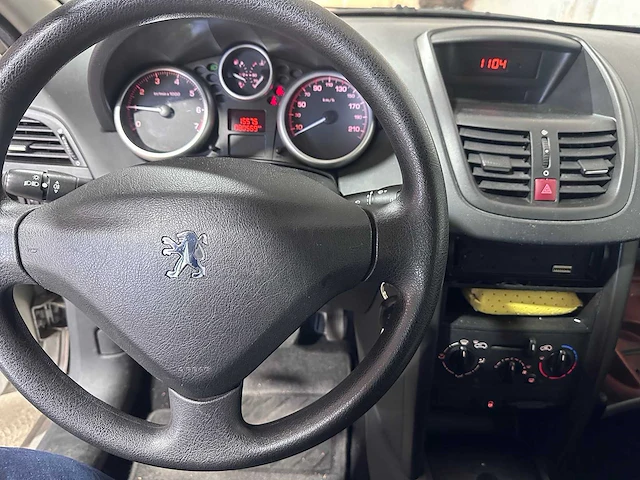 Peugeot - 207 - 1.4-16v xr - 91-tg-pv - afbeelding 2 van  17