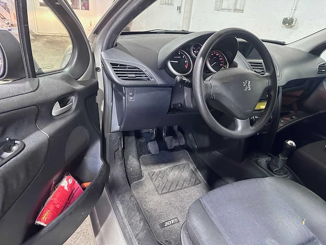 Peugeot - 207 - 1.4-16v xr - 91-tg-pv - afbeelding 17 van  17