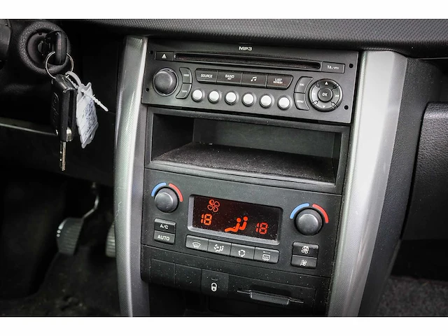 Peugeot - 207 - 1.4-16v xs pack 44-th-fv - afbeelding 4 van  17
