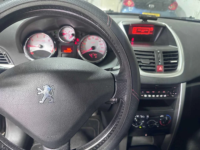 Peugeot - 207 - 1.4 vti look - 21-jfs-2 - afbeelding 15 van  16