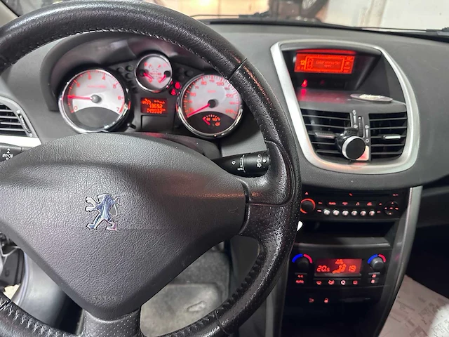 Peugeot - 207 - 1.6 vti xs - 62-jxj-5 - afbeelding 2 van  21