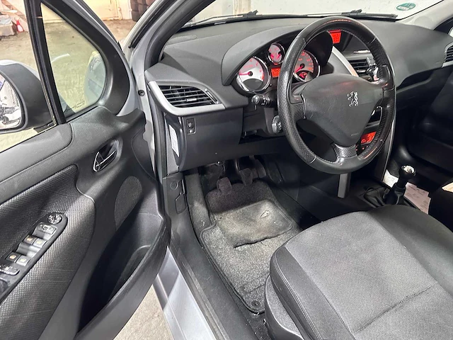 Peugeot - 207 - 1.6 vti xs - 62-jxj-5 - afbeelding 21 van  21