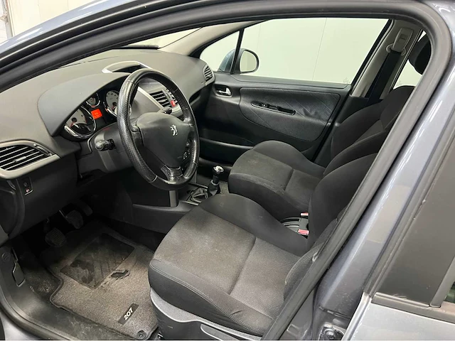 Peugeot - 207 - personenauto - 2009 - afbeelding 2 van  27