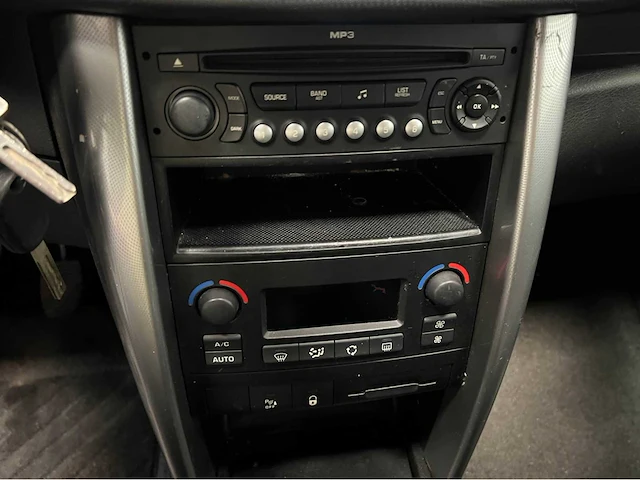 Peugeot - 207 - personenauto - 2009 - afbeelding 4 van  27