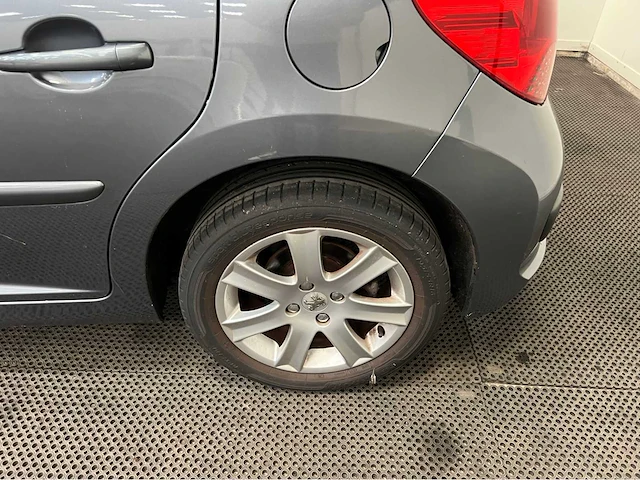 Peugeot - 207 - personenauto - 2009 - afbeelding 10 van  27
