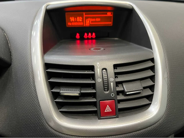 Peugeot - 207 - personenauto - 2009 - afbeelding 14 van  27