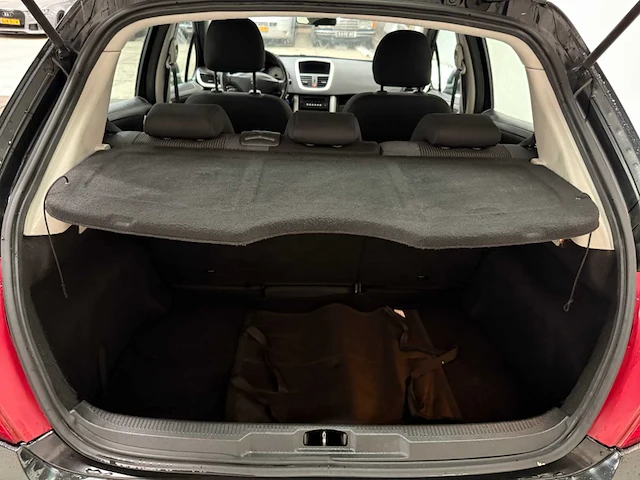 Peugeot - 207 - personenauto - 2011 - afbeelding 14 van  23