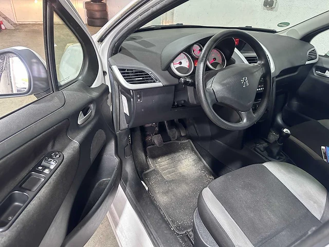 Peugeot - 207 sw - 1.4 vti xs - 81-njt-9 - afbeelding 9 van  24
