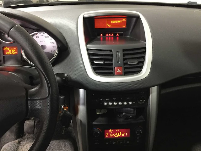 Peugeot - 207 sw - 1.6 vti xs - 82-nkr-7 - afbeelding 6 van  25