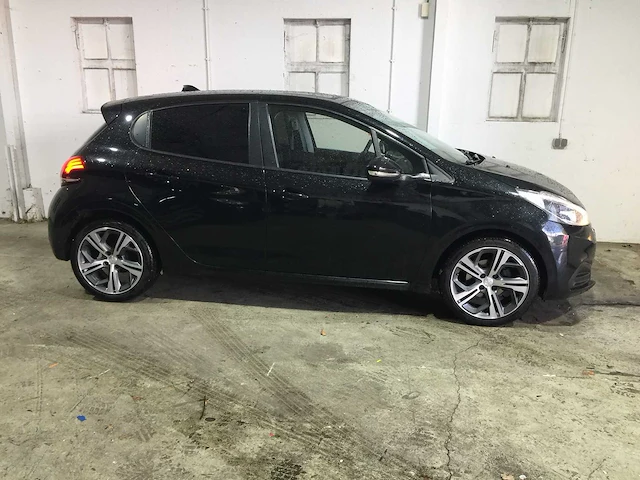 Peugeot - 208 - 1.2 puretech active - kr-948-s - afbeelding 18 van  21