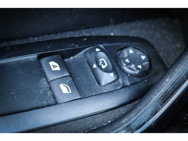 Peugeot - 208 - 1.2 vti envy 2-kpg-46 - afbeelding 2 van  18