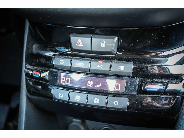 Peugeot - 208 - 1.2 vti envy 2-kpg-46 - afbeelding 18 van  18