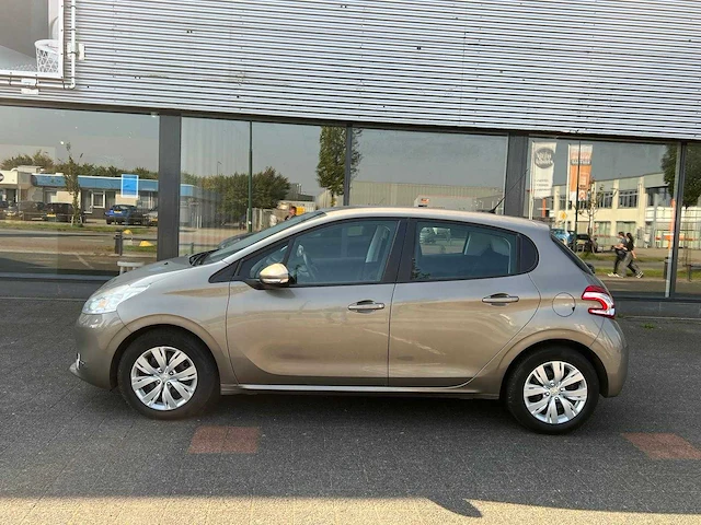 Peugeot - 208 - 1.2 vti urban soul - 1-szg-94 - 2014 - nap - afbeelding 8 van  15