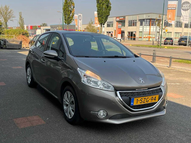 Peugeot - 208 - 1.2 vti urban soul - 1-szg-94 - 2014 - nap - afbeelding 12 van  15