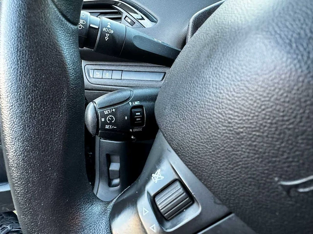 Peugeot - 208 - 1.4 vti access - s-571-zt - afbeelding 9 van  9